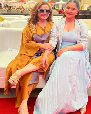 Vandana Sajnani Instagram - Thankyou #Indore for all the love ❤️.
And thankyou @phoenixcitadelofficial for having us over . 
It was  truly a fabulous event and so impressed to know many stories of so many women achiever’s .
Also always fun to be with my friend @imrashamidesai for the event ❤️.
A whirlwind trip with so much action . Stay tuned :) Happy women’s day to all of you ❤️ #Womensday #Vandanasajnani #rashmidesai.
.
Wearing the lovely co-set designed by my friend @rohitkverma