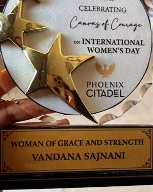 Vandana Sajnani Instagram - Thankyou #Indore for all the love ❤️.
And thankyou @phoenixcitadelofficial for having us over . 
It was  truly a fabulous event and so impressed to know many stories of so many women achiever’s .
Also always fun to be with my friend @imrashamidesai for the event ❤️.
A whirlwind trip with so much action . Stay tuned :) Happy women’s day to all of you ❤️ #Womensday #Vandanasajnani #rashmidesai.
.
Wearing the lovely co-set designed by my friend @rohitkverma
