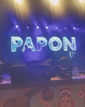 Vandana Sajnani Instagram - Read caption below .. 
So so glad to work with u @paponmusic and get started with you for shows ! What a fabulous singer / artist / human / entertainer as well as a neighbour are you ❤️❤️.
What a show ! At the legendary Shamumhanda hall in Mumbai over the weekend . #Fullhouse #Soldout ! 
I’m so happy my mom and my aunts all got to see his magic . And the sweetest gesture by him to come down and meet my aunts n hug my mom 🧿🙏.
The euphoria in the audience was next level. My first ever experience with him  was when #Papon agreed to sing on my 50th birthday party and treat all my friends to his amazing voice and energy . 
And then I got a chance to organise his this show in Mumbai. 
And this is not the first. There are going to be many more for sure . 
My husband @rajesh_khattar also had his first experience in his show and we are totally bowled by his talent and versatility.  Love you papon ! . My aunt @monabhambhani was visiting from America and she is now a fan for life ! 
It was such a joy to see my company logo #Mokshcreations on the screen . 
The ghazals he sings deserves a special mention. WOW papon . 
Your fan following is another level . Each one sings along with you . That was the most beautiful part of the evening , along with you singing some Assamese songs and everyone dancing along ! 
If you haven’t seen him perform , you are surely missing something amazing !!! .
.
 . #Highenergy #Concert #Singer #Musicalevening #Bollywood