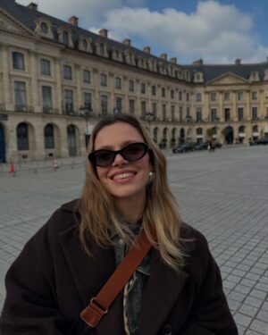 Vanessa Aleksander Instagram - emily w paryżu, vanessa (w) paradis // #paris #alorsondanse
