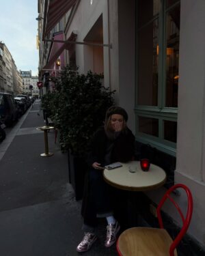 Vanessa Aleksander Instagram - emily w paryżu, vanessa (w) paradis // #paris #alorsondanse