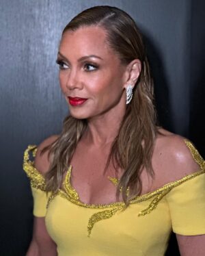 Vanessa Williams Instagram - Last weekend I had to bring some sunshine in the fabulous lemon yellow 💛🇬🇧 @pamellaroland dress. .  @garrard jewels.  @ronwhiteshoes heels.  @svenbayerbach hair.  @gracexhayward makeup.  @vaanitaoakey styling.  @brandonnlewis special thanks