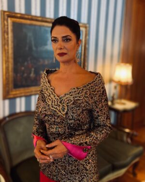 Veda Yurtsever Instagram - Bu akşam saat 20:00’de kaldığımız yerden devamla @startv ‘de @senaglamaistanbul ‘da buluşmak üzere… @ogm.pictures  #zerrin #dizi #senağlamai̇stanbul 📷 @sinasiserce