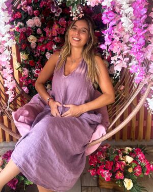 Veronica Bianchi Instagram - Nos vamos acercando al sexto mes🤰🏻
Feliz. Rodeada de mi familia que es la mejor del mundo.
El amor de mi marido que no puede estar más emocionado con la llegada de Agustín.
La alegría (y trabajo) que nos entregan los tres 🐾🐾🐾 de la casa. 
La plenitud de tomar buenas decisiones❤️
Agradecida de tanto amor🥹