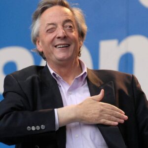 Victoria Onetto Instagram - ❤️ Hoy conmemoramos el nacimiento de un imprescindible de la política argentina, el inolvidable Néstor Kirchner

✌🏽”Nosotros no lucramos. Tenemos convicciones e ideas. No estamos en el negocio de la política. Estamos en la transformación de la Patria” 🇦🇷

A más de diez años de su partida, su figura sigue inspirando la lucha por una Argentina próspera e igualitaria. 🙌🏽

#NéstorCumple

@lacorriente.ba @movimientodaf