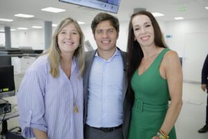 Victoria Onetto Instagram - Acompañé a nuestro gobernador @kicillofok y a @crisalvarezrod en la inauguración de una nueva Casa de la Provincia, en esta oportunidad en la ciudad de #Chascomús.

🏬Esta sede contribuye al proceso de descentralización del Gobierno provincial, para llegar a cada uno de los pueblos del territorio bonaerense, con más eficacia, más organización y condiciones dignas. 

✨Porque el objetivo de esta gestión es continuar facilitando a todos los y las bonaerenses el acceso a trámites y servicios en un ámbito cercano y de proximidad. 

Un Estado presente en todos los rincones de nuestro extensa y maravillosa #Provincia 💪🏽

@kicillofok @crisalvarezrod @provinciaba @jesil_rey @javierchapagaston

#derechoalfuturo
