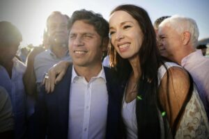 Victoria Onetto Instagram - Ayer también estuvimos en #SantaClara acompañando la tercera conferencia de #Verano impulsada por nuestro gobernador @kicillofok.

Durante estos tres meses, desde @provinciaba, se trabajó a lo largo y ancho del territorio para promover políticas que generen crecimiento y desarrollo para todos los y las bonaerenses.

Además, herramientas como descuentos, actividades culturales, y el fomento de nuestras fiestas populares, fueron fundamentales con el fin de promover el turismo local.
 
La cultura es sin dudas el foco nodal para construir una #Provincia más productiva, con más trabajo y con mayor bienestar para quienes la habitamos 🤍

@augustocostaok @ejavieralonso @buenosairescultura @crisalvarezrod @jesil_rey @produccionpba @bianco.carli

#derechoalfuturo