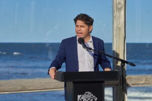 Victoria Onetto Instagram - Ayer también estuvimos en #SantaClara acompañando la tercera conferencia de #Verano impulsada por nuestro gobernador @kicillofok.

Durante estos tres meses, desde @provinciaba, se trabajó a lo largo y ancho del territorio para promover políticas que generen crecimiento y desarrollo para todos los y las bonaerenses.

Además, herramientas como descuentos, actividades culturales, y el fomento de nuestras fiestas populares, fueron fundamentales con el fin de promover el turismo local.
 
La cultura es sin dudas el foco nodal para construir una #Provincia más productiva, con más trabajo y con mayor bienestar para quienes la habitamos 🤍

@augustocostaok @ejavieralonso @buenosairescultura @crisalvarezrod @jesil_rey @produccionpba @bianco.carli

#derechoalfuturo