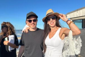 Victoria Onetto Instagram - Ayer también estuvimos en #SantaClara acompañando la tercera conferencia de #Verano impulsada por nuestro gobernador @kicillofok.

Durante estos tres meses, desde @provinciaba, se trabajó a lo largo y ancho del territorio para promover políticas que generen crecimiento y desarrollo para todos los y las bonaerenses.

Además, herramientas como descuentos, actividades culturales, y el fomento de nuestras fiestas populares, fueron fundamentales con el fin de promover el turismo local.
 
La cultura es sin dudas el foco nodal para construir una #Provincia más productiva, con más trabajo y con mayor bienestar para quienes la habitamos 🤍

@augustocostaok @ejavieralonso @buenosairescultura @crisalvarezrod @jesil_rey @produccionpba @bianco.carli

#derechoalfuturo
