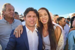 Victoria Onetto Instagram - Ayer también estuvimos en #SantaClara acompañando la tercera conferencia de #Verano impulsada por nuestro gobernador @kicillofok.

Durante estos tres meses, desde @provinciaba, se trabajó a lo largo y ancho del territorio para promover políticas que generen crecimiento y desarrollo para todos los y las bonaerenses.

Además, herramientas como descuentos, actividades culturales, y el fomento de nuestras fiestas populares, fueron fundamentales con el fin de promover el turismo local.
 
La cultura es sin dudas el foco nodal para construir una #Provincia más productiva, con más trabajo y con mayor bienestar para quienes la habitamos 🤍

@augustocostaok @ejavieralonso @buenosairescultura @crisalvarezrod @jesil_rey @produccionpba @bianco.carli

#derechoalfuturo