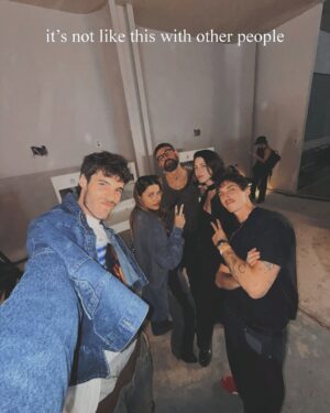 Victoria Saravia Instagram - Hot 💦 #Random x @harveywillys debut en #bafweek | El mejor show desfile que asistí en cuanto a propuesta, lugar, estilismo y música . Me hace muy feliz ver amigos crecer. 13/3 presente !