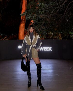 Victoria Saravia Instagram - Mi look creado a partir de 2 camperas para cerrar la noche junto a @pumaargentina en #bafweekoficial #pumaunleashyournature
La marca se posiciona como la opción sporty más cool del 2025