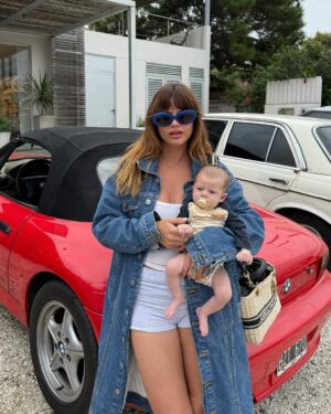 Victoria Saravia Instagram - Larga vida a todo lo que nos llena el alma de paz 🕊️👶