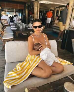 Victoria Saravia Instagram - 💛🐥