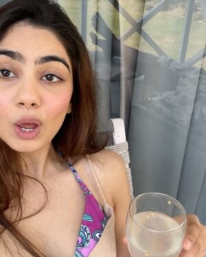 Viddhi Giri Instagram - Weekend escape at @pravegbeachresortdaman 🏖️ 
.
#weekendgetaway #summerlovein #goodvibes