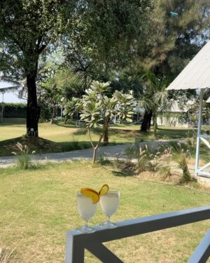 Viddhi Giri Instagram - Weekend escape at @pravegbeachresortdaman 🏖️ 
.
#weekendgetaway #summerlovein #goodvibes