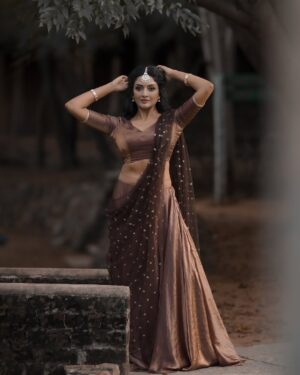 Vimala Raman Instagram - Glow-getter ✨💫💥💃🏼

Made by the best you can get ❤️🙏🏻😘
Photographer : @camerasenthil 
Shoot organised : @rrajeshananda 
Makeup : @chennai_thebridalart 
Hairstylist : @mahi_hairstyliz 
Styling : @mabia_mb