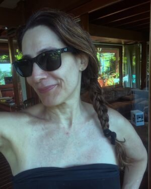 Virginia Cavendish Instagram - Segunda de Carnaval. Praia, Oscar brasileiro e muito descanso. Sinto não estar em Olinda. Saudade define.

Quem tá na guerra, (Guerra de alegria) quem tá na paz? 

#segundou 
#carnaval 
#praia 
#ferias
#nomakeup