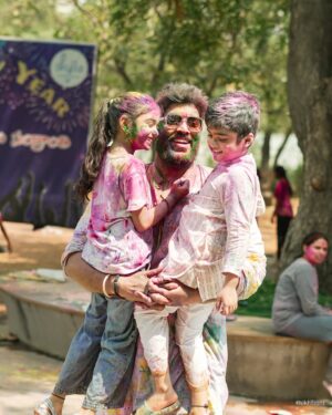 Vishnu Priya Instagram - Messy hands, colourful faces, hearts full of love 🩷🩵💚💜💙🤍♥️ 
.
Our holi celebrations full videos are releasing in our channels today so don’t miss to watch our fun 🤗😂😂 
.
Colourful pictures captured by @nikhilvsns 🩷💜🩷 
.
#holi #holipictures #colours #friends #friendsforever❤️ #friendship #crazy #crazyfamily #crazyfun #photos #photography #neelimeghaalaloo #mahishivan #sidshnu #spreadlove #spreadpositivity #thankyouall