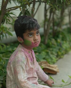 Vishnu Priya Instagram - Messy hands, colourful faces, hearts full of love 🩷🩵💚💜💙🤍♥️ 
.
Our holi celebrations full videos are releasing in our channels today so don’t miss to watch our fun 🤗😂😂 
.
Colourful pictures captured by @nikhilvsns 🩷💜🩷 
.
#holi #holipictures #colours #friends #friendsforever❤️ #friendship #crazy #crazyfamily #crazyfun #photos #photography #neelimeghaalaloo #mahishivan #sidshnu #spreadlove #spreadpositivity #thankyouall