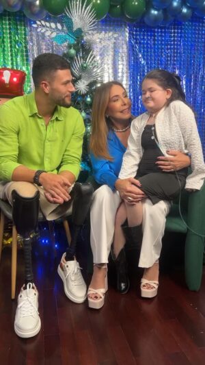 Viviana Gibelli Instagram - María Gabriela quiere seguir respirando 🙏🏼 🫁 tiene Fibrosis pulmonar producida por Sindrome de Savi y necesita unos pulmones nuevos. 

Son muchos los gastos para que vaya a España a ser evaluada por los doctores y calificar para un trasplante. 

Estoy invitando a empresas privadas y a ustedes a ayudarla con lo que puedan. A compartir el mensaje y que colaboren en su cuenta de Go Fund Me ( quiero seguir respirando) les dejo el link en las historias o directamente con su madre Maria Alejandra. 

G R A C I A S, se que juntos podemos hacerlo. Sé que tienen un gran ♥️ 

@quieroseguirrespirando  Les dejo el link en mis historias

Cuenta provincial corriente 

01080354360100137939
Maria Alejandra Correa Bello
Cedula 19778281

Pago movil 
19778281
 04247005341 
0108

  G R A C I A S ❤️