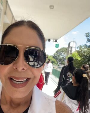 Viviana Gibelli Instagram - Domingo gaitero ❤️ con mis Costillas

Hoy los llevo tras bastidores ➡️ Acompáñame…

@gaitaswashington @aranzaakinin  @sebasakinin 

#aranzaysebastian  #lomejordemividaas #mamagaitera #festivaldegaitas