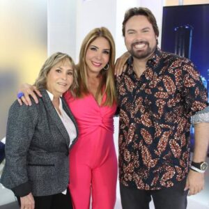 Viviana Gibelli Instagram - Mi querido George, amigo de años, nuestro Catire criollo… Me quedo con las miles de risas que nos has sacado, con la alegría que le procuras a los enfermos ( me consta), con tu extraordinaria personalidad, don de gente, tu exquisito humor cotidiano y como nos llevas a la infancia con las ocurrencias de nuestra cultura latina… En Viña había mucha gente que te ama… Me quedo también con eso…. Lástima que el mundo está tan loco y dividido.

Eres grande mi vida. Te abrazo del tamaño de ese mundo que espera que lo sigas recorriendo para conectarse con tu alegría. 

Y como te dije una vez en una entrevista: “ Te veo pronto en SNL” y lo sabes bebé… 

Te quiero ❤️ a ti a tu mami Irene y a todo tu equipo. Bravo 👏 👏👏👏 

@elgeorgeharris 😘😘😘