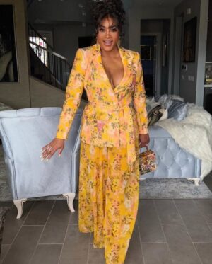Vivica A. Fox Instagram - TGIF Dawlings! #FBF As we celebrate #WomensHistoryMonth here's a look back at ya gurl smiling thru every chapter of life! Dawlings keep smiling & shining & let NO ONE steal ya joy or shine! DO YOU! #LifeIsGood #GodIsGood #Blessed #Respect #GurlPower #VivicaFoxHair #TeamVivica #TeamFox #MyGrindDontStop #LegitimateCareer #BossMoves #LoveWins #Actress #LoveHSN #BadToDaBone #ClassicBadChick 🙌🏾👸🏽🎬💐🙌🏾