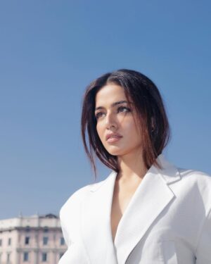Wamiqa Gabbi Instagram - Postcards from Milan, signed by yours truly 🤍
@onitsukatigerindia @onitsukatigerofficial 
…………………………………
Hair by @kritikagill 
Makeup by @makeupbyriddhima 
Styling by @naheedee 
Captured by @gourabganguli