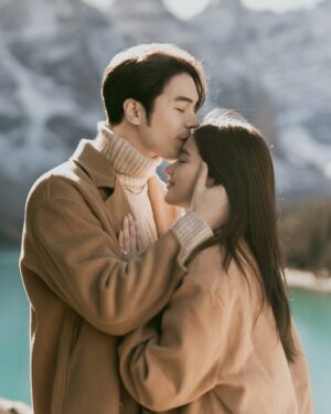 Wannarot Sonthichai Instagram - คู่ชีวิต💍🏠❤️👨‍🦳🧑‍🦳

Hello my fiancée, I’m always proud to have you by my side and it will be forever:) I promise…

#รักที่รัก #สวัสดีคุณคู่หมั้น:)
#wwcoupleforever
