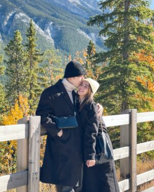 Wannarot Sonthichai Instagram - มีเธอให้หลงบ่อยแล้ว ไปไหนเลยไม่ค่อยดูทาง🌲🌲🌲#เฉียบบ🤣

#wwcouple #wwcoupleincanada #wfamily
