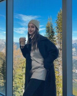 Wannarot Sonthichai Instagram - มีเธอให้หลงบ่อยแล้ว ไปไหนเลยไม่ค่อยดูทาง🌲🌲🌲#เฉียบบ🤣

#wwcouple #wwcoupleincanada #wfamily