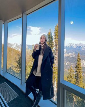 Wannarot Sonthichai Instagram - มีเธอให้หลงบ่อยแล้ว ไปไหนเลยไม่ค่อยดูทาง🌲🌲🌲#เฉียบบ🤣

#wwcouple #wwcoupleincanada #wfamily