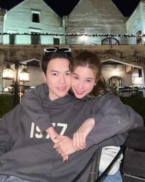 Wannarot Sonthichai Instagram - เขาใหญ่อะหนาว ส่วนเขาคนนี้อบอุ๊นอบอุ่น☺️❄️
#wwcouple
.
ทริปรวบรัดแบบคืนเดียวจบ! มาเพราะอากาศจริงๆ อากาศดีมากก ที่พักสวย อาหารอร่อยทุกมื้อ มีโอกาสก็รีบเก็บเกี่ยวความสุขเอาไว้กันเนอะ ดีใจที่ได้มาเที่ยวด้วยกันนะคะ พี่แม็ค หม่าม๊า แม่ตุ๋ม รักนะคะ🙏🏻💕