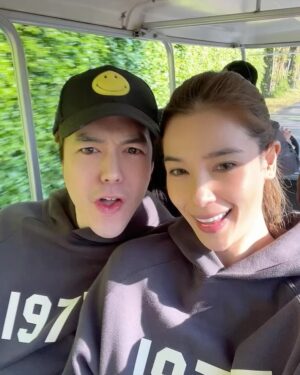 Wannarot Sonthichai Instagram - เขาใหญ่อะหนาว ส่วนเขาคนนี้อบอุ๊นอบอุ่น☺️❄️
#wwcouple
.
ทริปรวบรัดแบบคืนเดียวจบ! มาเพราะอากาศจริงๆ อากาศดีมากก ที่พักสวย อาหารอร่อยทุกมื้อ มีโอกาสก็รีบเก็บเกี่ยวความสุขเอาไว้กันเนอะ ดีใจที่ได้มาเที่ยวด้วยกันนะคะ พี่แม็ค หม่าม๊า แม่ตุ๋ม รักนะคะ🙏🏻💕