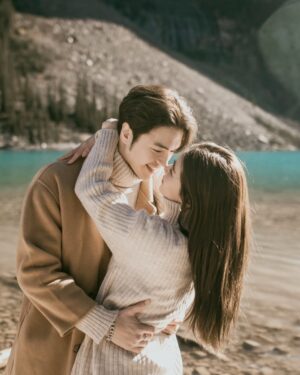 Wannarot Sonthichai Instagram - คู่ชีวิต💍🏠❤️👨‍🦳🧑‍🦳

Hello my fiancée, I’m always proud to have you by my side and it will be forever:) I promise…

#รักที่รัก #สวัสดีคุณคู่หมั้น:)
#wwcoupleforever