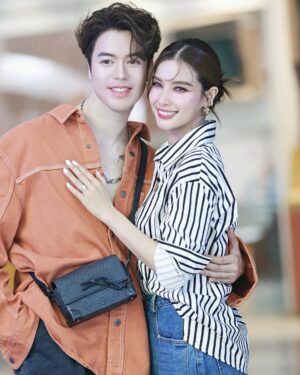 Wannarot Sonthichai Instagram - เกือบดีแล้ว แต่ติดเล่นไปหน่อย🤪❤️
@mac_waang 
#wwcouple
ขอบคุณแฟนคลับที่อดทนพวกเราได้นะคะ รัก~ 🫶🏻
@villwannarot__official @teampmac