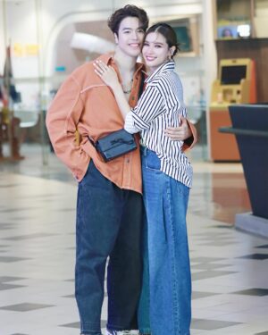 Wannarot Sonthichai Instagram - เกือบดีแล้ว แต่ติดเล่นไปหน่อย🤪❤️
@mac_waang 
#wwcouple
ขอบคุณแฟนคลับที่อดทนพวกเราได้นะคะ รัก~ 🫶🏻
@villwannarot__official @teampmac