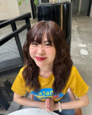Warisara Jitpreedasakul Instagram - #happymondays เข้าโรงแย้วววว💛!
กิมจิ จิดาภา เปิดเครื่องพร้อมด่าแล้วค่ะะะ55555555

หนังเรื่องที่2ในชีวิตของเบล ขอบคุณพี่ก่อ @penkor และพี่ๆทุกคนที่ชวนนุมาเล่นหนังเรื่องนี้ เป็นประสบการณ์ที่ดีมากๆในชีวิตนุ ขอบคุณพี่ๆนักแสดงทุกคนและพี่ๆทีมงานคุณภาพทุกคนที่ทำงานกันอย่างขันแข็ง พี่ๆเก่งมากกกก ดีใจและภูมิใจมากๆที่ได้มาเล่นหนังเรื่องนี้ ทุกคนทุ่มสุดตัวโก่งงงมาก5555555 ฝากหนังเรื่องนี้ไว้กับทุกคนด้วยนะค้าบบ เชื่อว่าจะเป็นหนังที่ให้อะไรทุกคนหลังดูจบแน่นอน และเตรียมปอดมาด้วย เพราะขำปอดโยกกันแน่นอน52515255251 

ปล.ดูหนังเรื่องนี้ที่ไหนไม่สนุกเท่าดูในโรงงง!!! ไปจ้าา ปอดโยกกันจ้าาาาา5252552525252552 // ขำแบบGen Z
