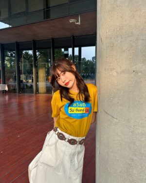 Warisara Jitpreedasakul Instagram - #happymondays เข้าโรงแย้วววว💛!
กิมจิ จิดาภา เปิดเครื่องพร้อมด่าแล้วค่ะะะ55555555

หนังเรื่องที่2ในชีวิตของเบล ขอบคุณพี่ก่อ @penkor และพี่ๆทุกคนที่ชวนนุมาเล่นหนังเรื่องนี้ เป็นประสบการณ์ที่ดีมากๆในชีวิตนุ ขอบคุณพี่ๆนักแสดงทุกคนและพี่ๆทีมงานคุณภาพทุกคนที่ทำงานกันอย่างขันแข็ง พี่ๆเก่งมากกกก ดีใจและภูมิใจมากๆที่ได้มาเล่นหนังเรื่องนี้ ทุกคนทุ่มสุดตัวโก่งงงมาก5555555 ฝากหนังเรื่องนี้ไว้กับทุกคนด้วยนะค้าบบ เชื่อว่าจะเป็นหนังที่ให้อะไรทุกคนหลังดูจบแน่นอน และเตรียมปอดมาด้วย เพราะขำปอดโยกกันแน่นอน52515255251 

ปล.ดูหนังเรื่องนี้ที่ไหนไม่สนุกเท่าดูในโรงงง!!! ไปจ้าา ปอดโยกกันจ้าาาาา5252552525252552 // ขำแบบGen Z