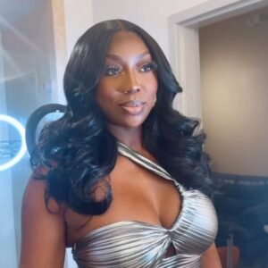Wendy Osefo Instagram - Ending Season 9 with a smile! Tune into @bravotv tonight at 8PM for the #RHOP Season finale #TeamOsefo 

Makeup: @already_perfect 
Hair: @king_carter90 
Suit: @timmyajulo