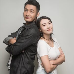 Xenia Chong Instagram - 💖💖💖
好開心呀💓
襯住今日情人節有事要宣布呀❣️
想送份有啲意思嘅「加油」禮物 💪
陪你過更「精」彩的每一晚
愛就要大大力咁愛