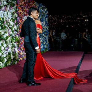 Yamila Reyna Instagram - Gala de viña 2025
Luciéndome con este morenazo hermoso, 
Que lindo es caminar de tu mano @americooficial ♥️