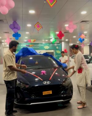 Yamini Singh Instagram - 11/03, One more day to be remembered! 

Today i realised that i am so blessed, baba gave me more than i ever asked for. 

Har Har Mahadev..🥹🕉️❤️

#yamini #yaminisingh #newcar