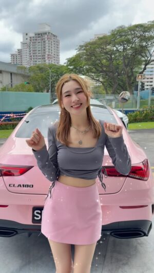 Yang Guang Ke Le Instagram - 我也要 #earthquake 一下 🥰🥰
久违的tiktok 🤭 #earthquake_challenge