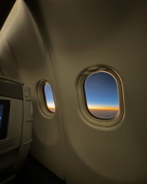 Yang Guang Ke Le Instagram - 第一次半夜✈️台湾❤️
在空中看到日出🌅真美🥰😍

#感觉幸福满满 #开启一直吃模式