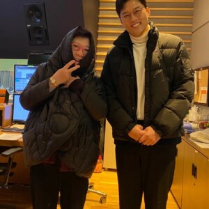 Yang Hee-eun Instagram - 손숙선생님 모시고
지난 날 이야기를 들었다.
그때는 쌤도 힘든 나날을
지날 때여서,애청자들 사연이
거꾸로 위로와 힘이 되셨단다.
그리고 아주 재미난
모발이식 의사쌤 덕에 많이도 웃었다.
2월 첫 주의 #여성시대
초대손님들!!
#손숙 #양희은 #김일중
#MBC여성시대