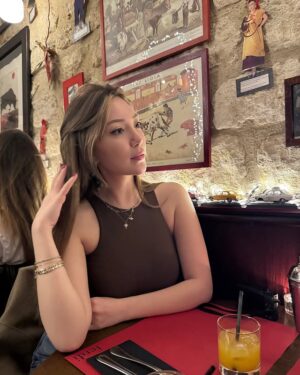 Yasmin Erbil Instagram - 🍔🍴