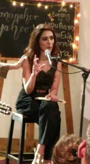 Yasra Rizvi Instagram - Nazm ka unwaan hai ... balkay nazm se hi shuroo kerte hain :)

#t2f #yasrarizvi