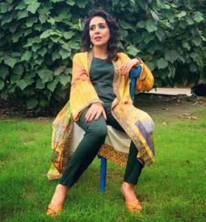 Yasra Rizvi Instagram - They say I speak from a place of darkness which is true and it is only in complete darkness that you can see light at its brightest, also true. I may live in the dark but I know light when I see it.

@wearmanto 

#WearManto #Dastaan #LaylaMajnun #YouAreWhatYouWear #yasrarizvi